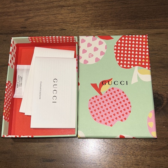 FULL INCLUSION: Gucci Apple Heart/Moon Card Holder - Picture 5 of 7